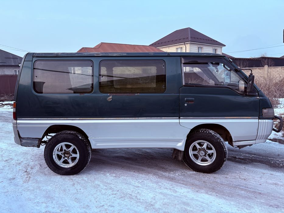 Mitsubishi Delica