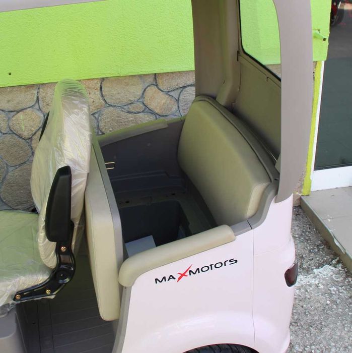 Триместна електрическа триколка Max Motors LUXURY BUS Ivori White