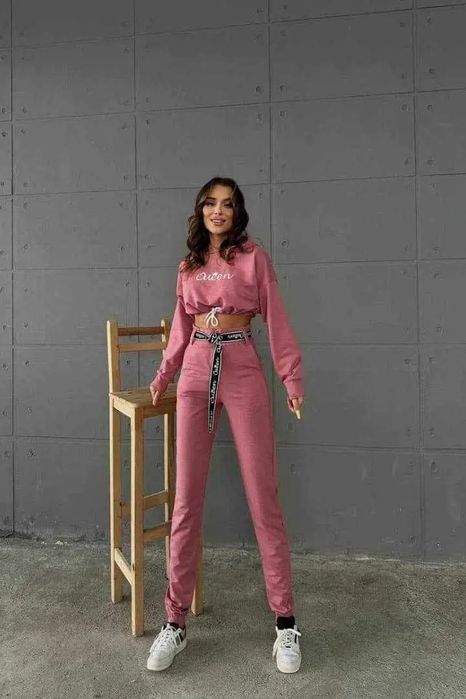 Дамски  комплект.  С  М. Л
Bst
Комплект 
44лв
Ком 5лв ‼️
С М ЛКомплект