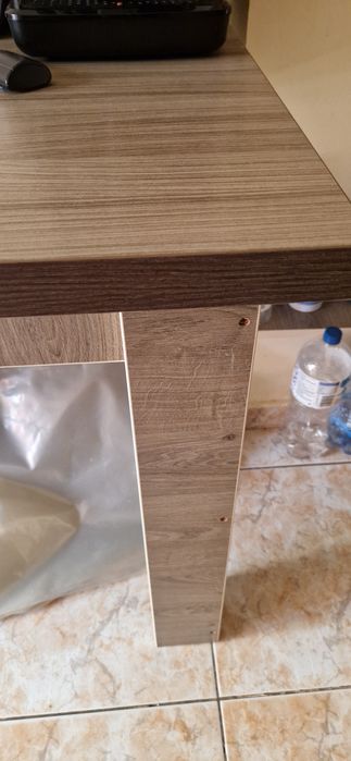 Vând masa de bucatarie