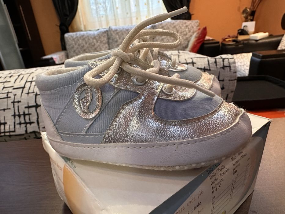 Pantofi sport bebe marimea 19 ca noi