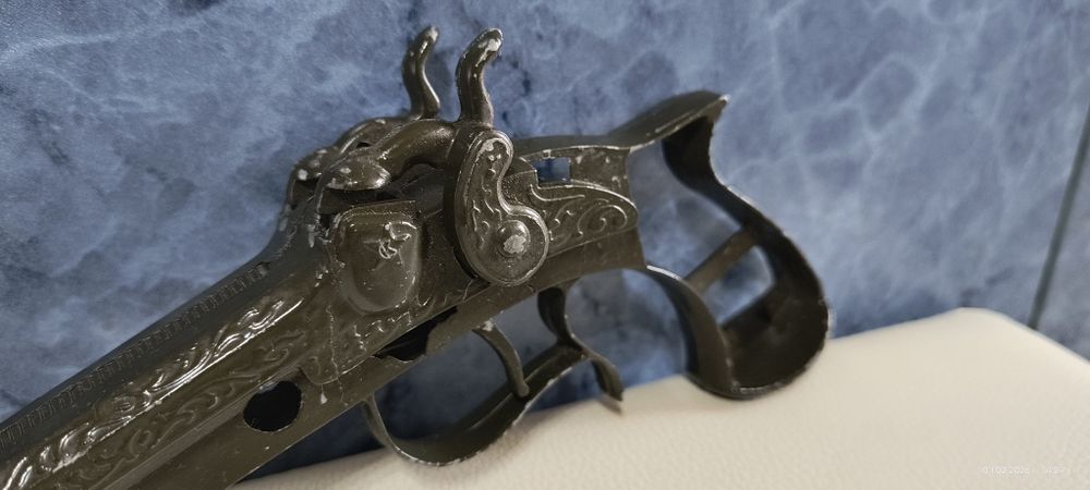 Реплика на двуцевен капсулен пистолет