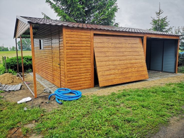 Constructii garaje metalice cu panouri sandwich