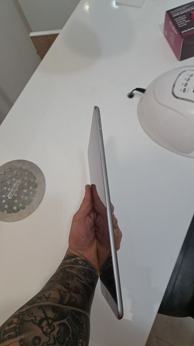 iPad Air 2 – 16GB, Space Gray, în stare foarte bună