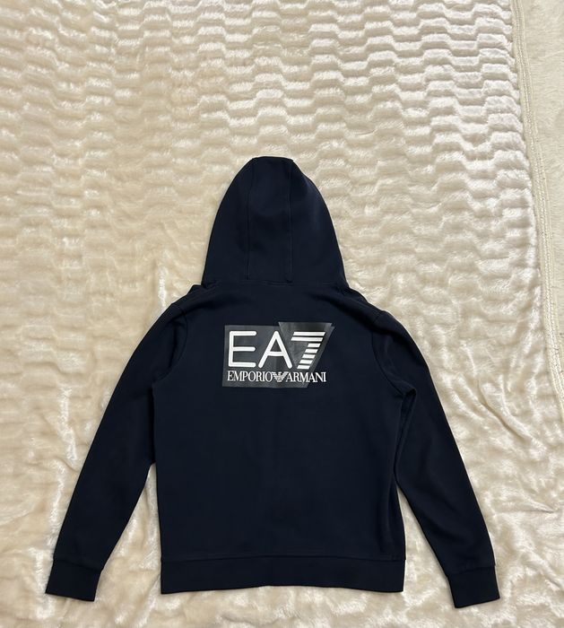 Ea7 кофту продам