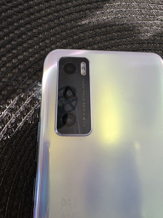 vivo V20 / 128GB<8RAM