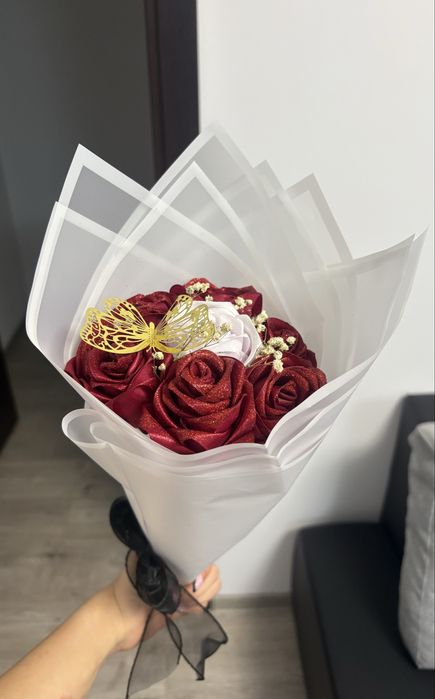 Trandafiri din satin cu sclipici