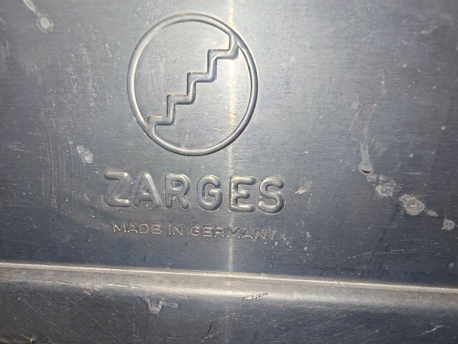 Продавам уникален алуминиев куфар