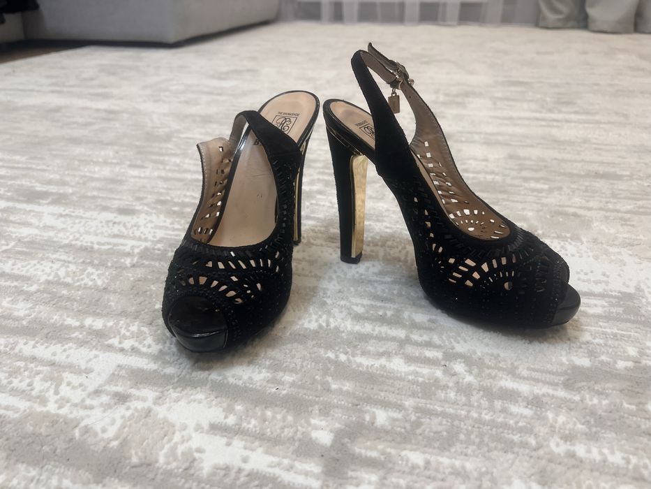 Продается обувь ботфорты