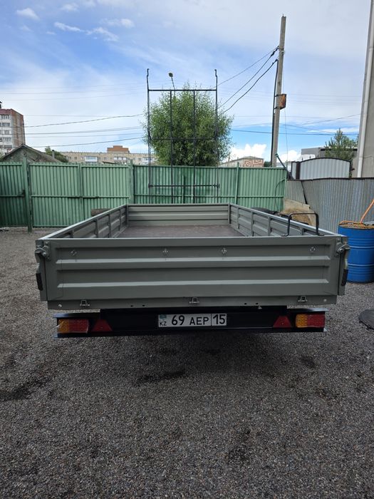 Продам прицеп 4.2м