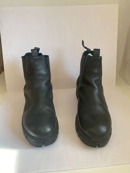 Продаю обувь почти  новые