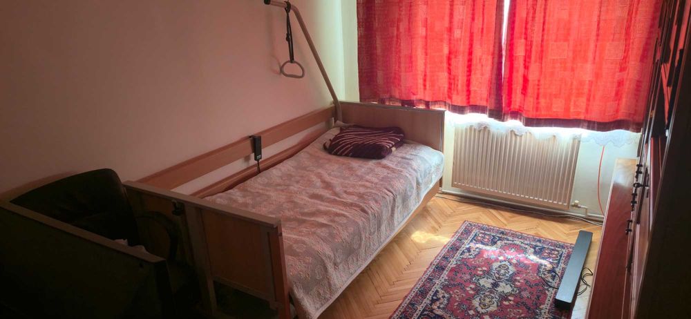 Vând pat eletric cu telecomandă cu saltea cu bară preț 2200 de lei negociabil la nr. de tel 0756682888 gherja jud cluj