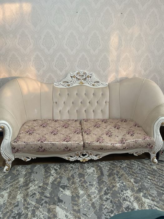 Продам диван классический