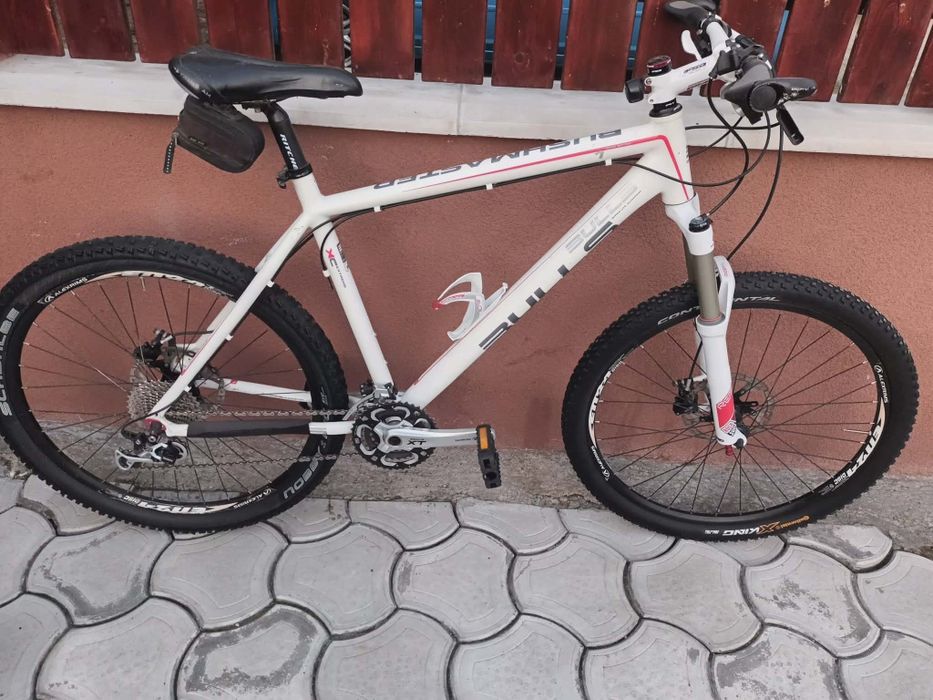 Vind bicicleta bulls cadru 52 roti pe 26 adusa recent elvetie