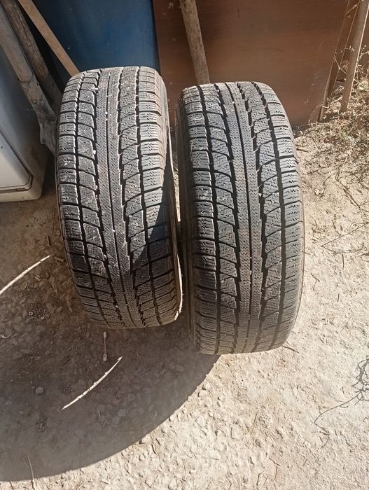 Продам 2 шины в хорошем состоянии