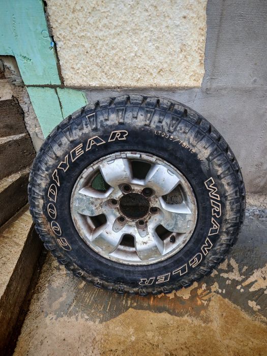 Джанти с гуми 235/75/15