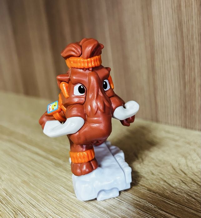 Фигурка Kinder Maxi