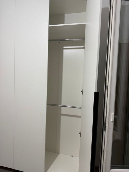 Шкаф  для вещей в белом цвете