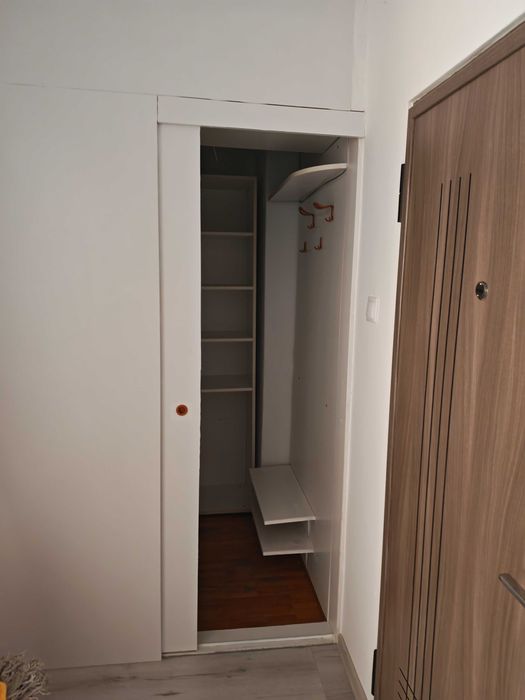 inchiriez apartament 3 camere (2 dormitoare)