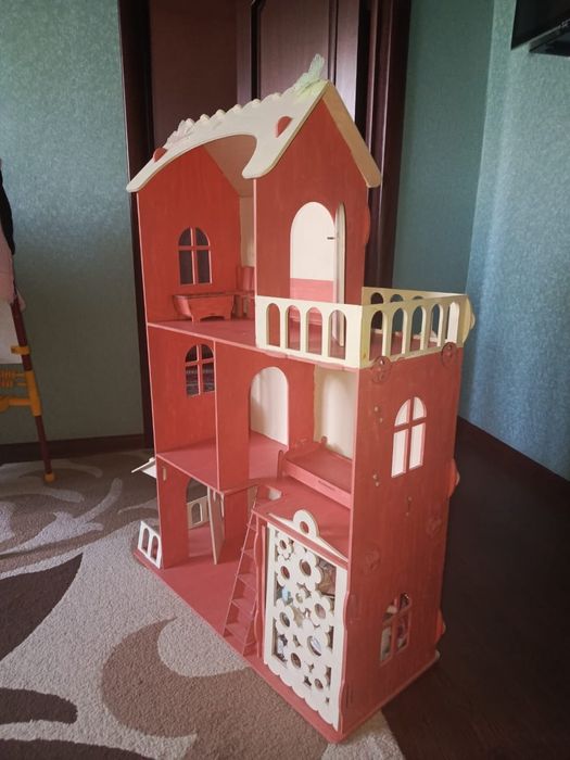 Продам кукольный домик