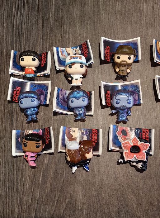 Продавам фигурки Kinder joy Stranger things