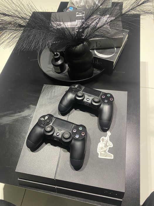 vand ps4 state excelentă+stand original incarcare manete