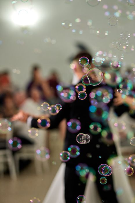 Fum greu, masina cu balone și mărturii din ceară