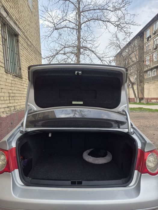 Срочно продаётся иномарка Фольксваген Пассат б6 2006 года