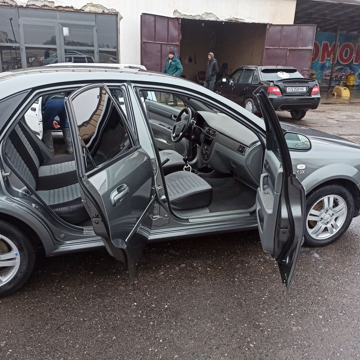 Лассети 1.8 сотилади