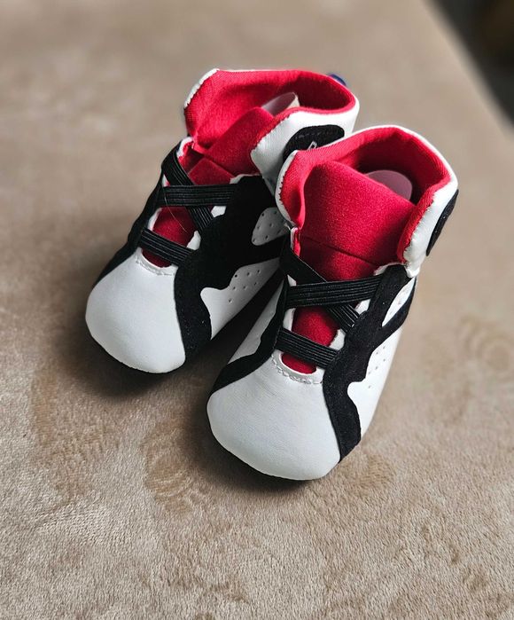 Adidasi tip sneakers, marime 13-18 luni