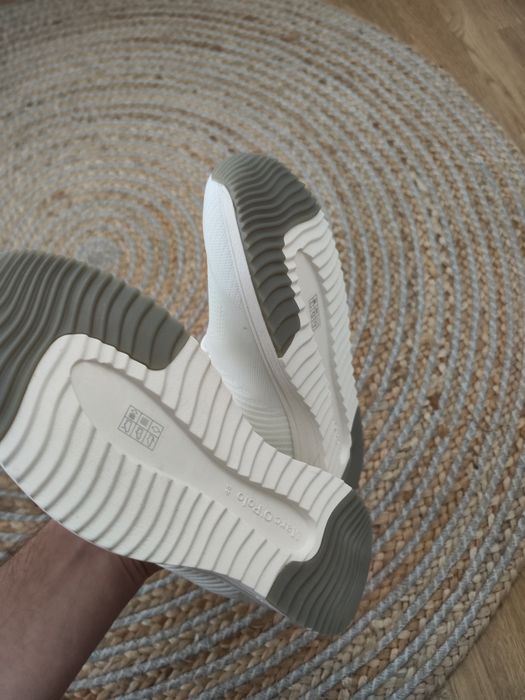 Продавам чисто нови маратонки