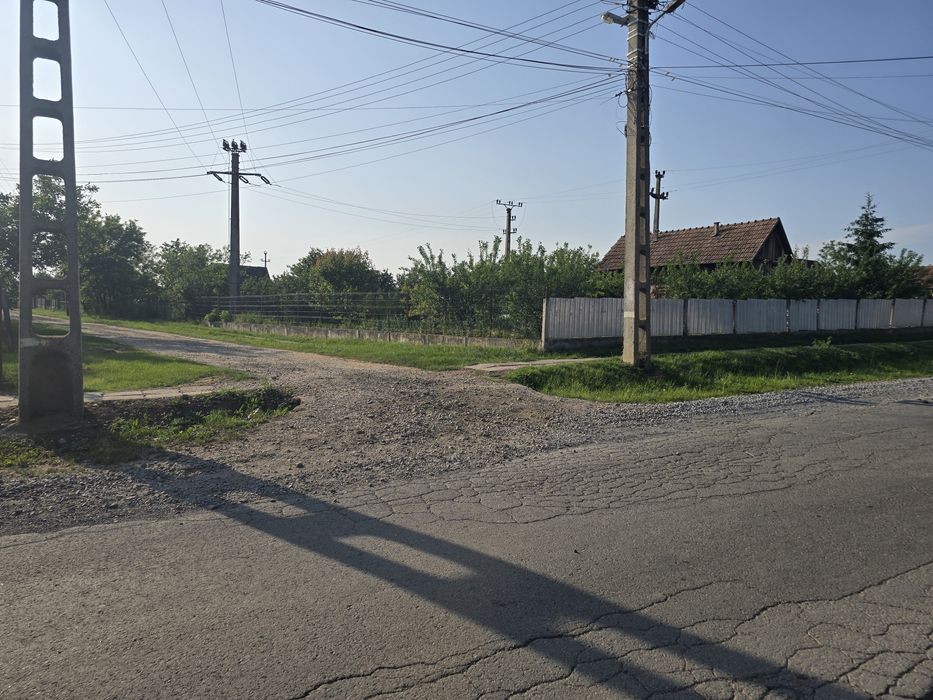 Vând teren intravilan