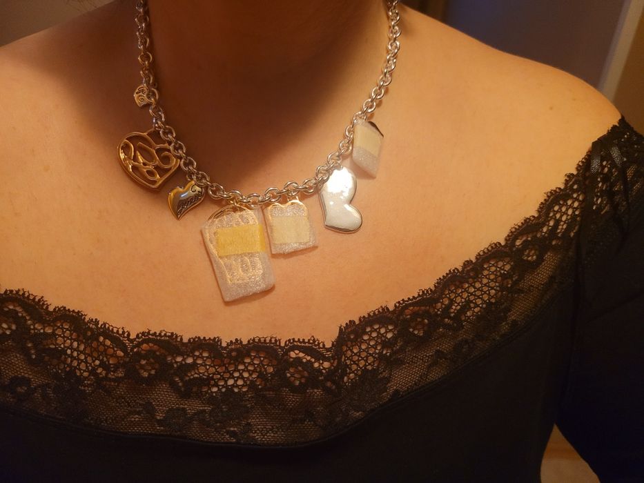 Guess чисто ново колие