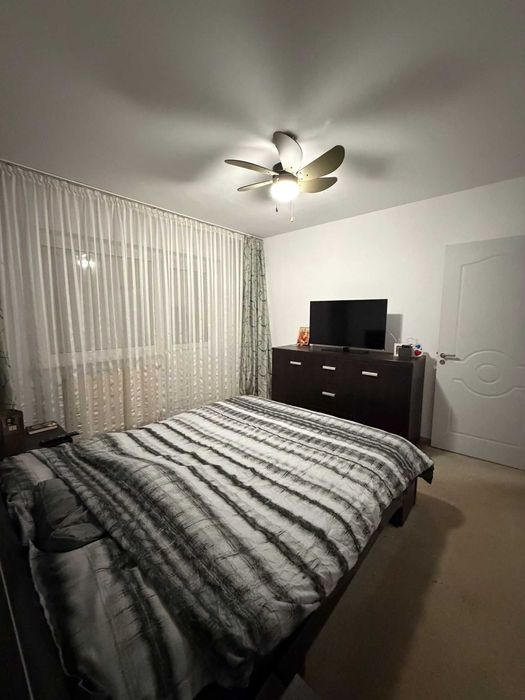 Apartament 3 camere de închiriat