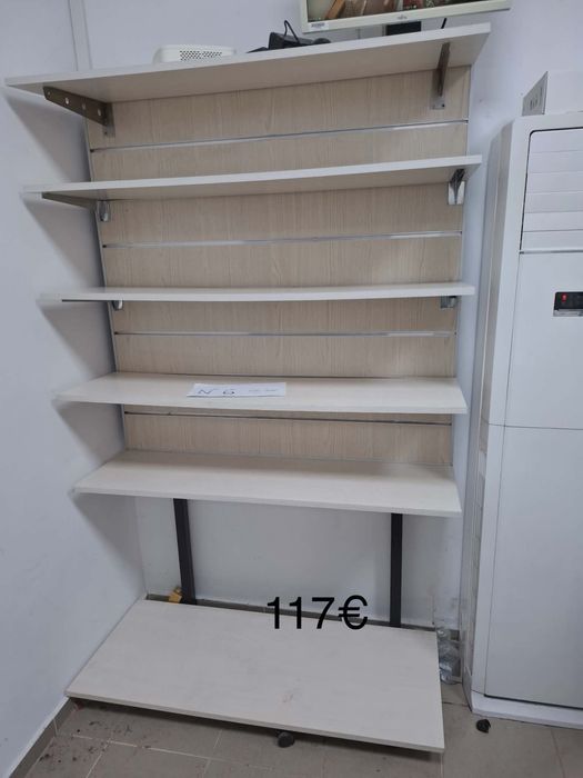 Обзавеждане за магазин за дрехи