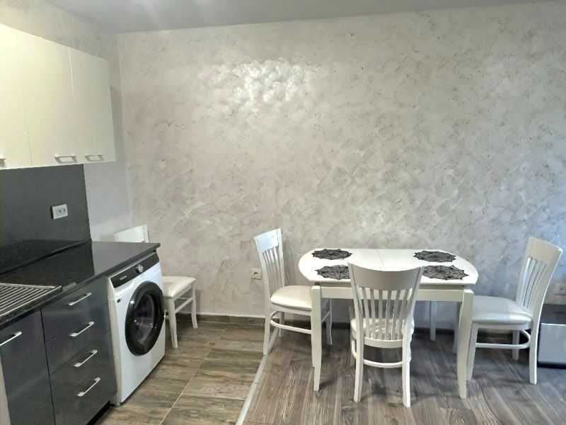 Двустаен обзаведен апартамент в квартал Христо Смирненски