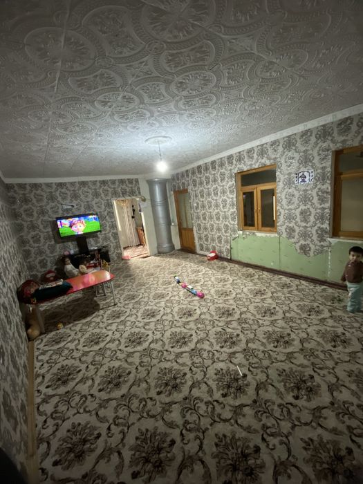 Qorg’on mahala 6 sotix 5xonali uy sotiladi gaz svet suv hammasi bor