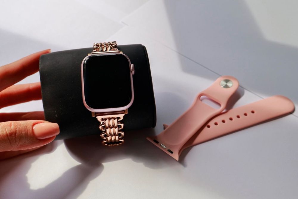 Apple Watch Series 9 GPS, 41mm, Aluminium Roz – Stare Excelentă, Curea Extra