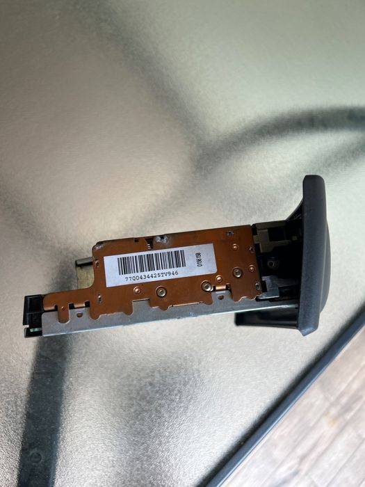 Renault Scenic 2001/CD RADIO CONTROL