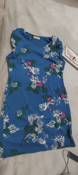 Официална рокля, три различни - сива, златна, синя, разчиствам гардеро