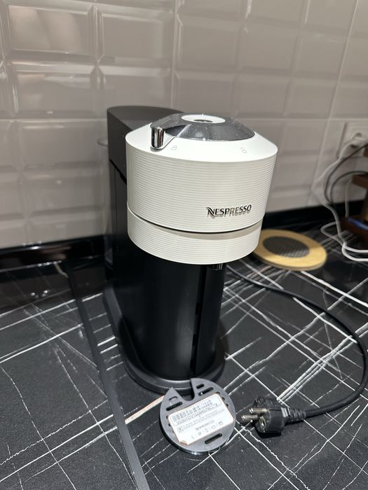 Продаю кофемашину NESPRESSO VERTUO