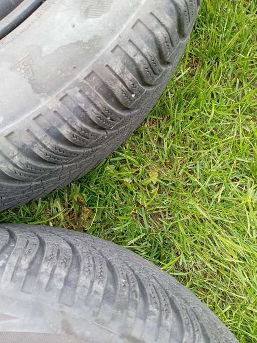 Vând 4 anvelope 205 55 r16 și 4 jante. R16