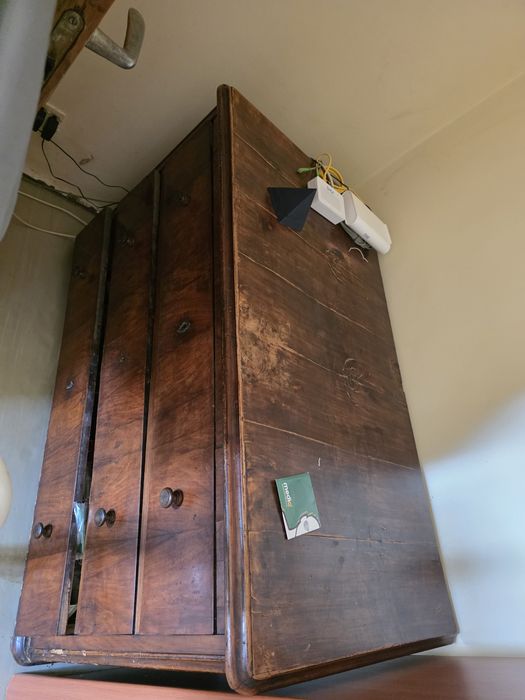 Urgent - Set  electrocasnice +  mobilea vintage din stejar – canapea, 2 fotolii, comodă, masă, frigider, aragaz, masina de spalat