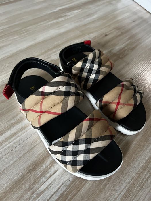 Сандали Burberry 34 размер