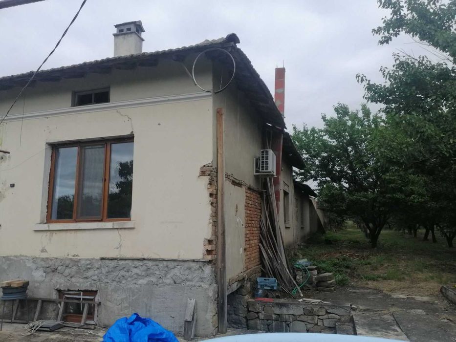 Къща в Индустриална зона, с.Руец