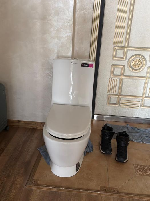 Продается унитаз б/у в хорошем состоянии