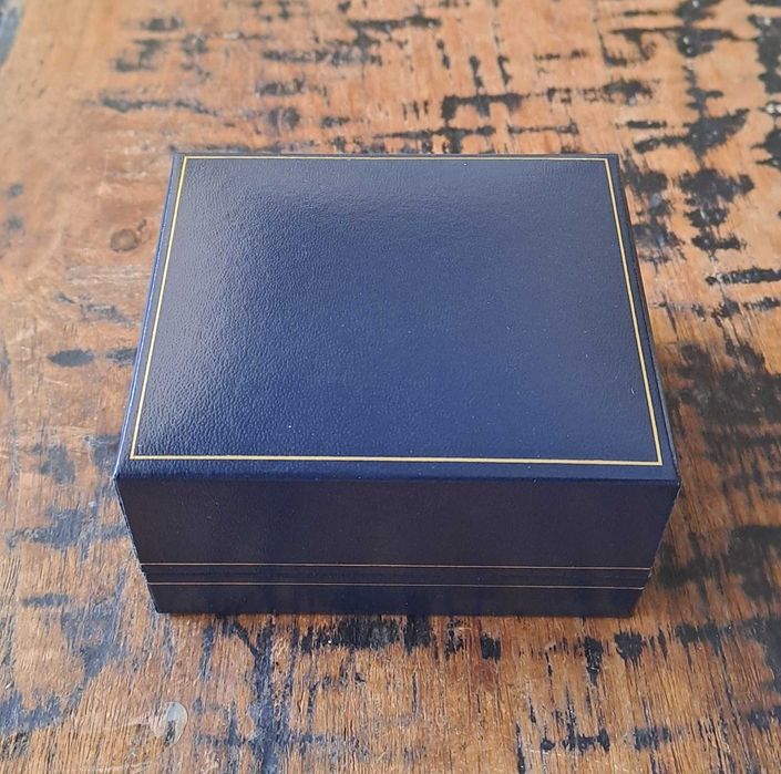 часовник Q&Q позлатен и сребрист кварцов с каишка неръждаема стомана