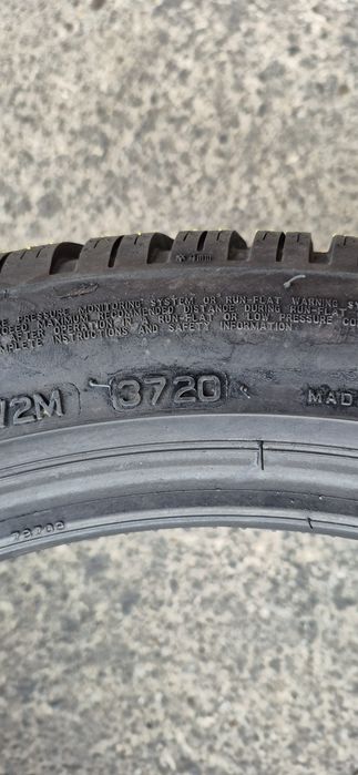 2 anvelope iarna ca noi runflat Bridgestone 225/45/18.Pret/buc