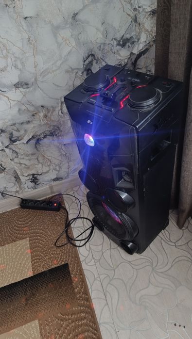 Продам LG звучит отлично