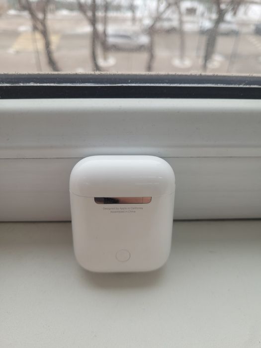 Продам AirPods 1